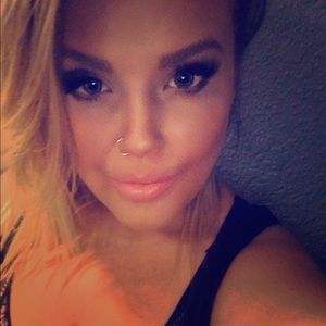 Meet your Posher, Desirae